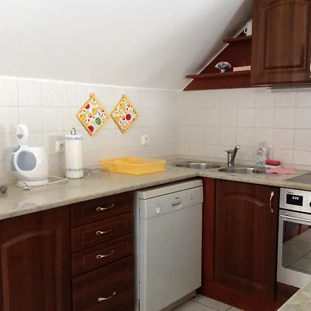Attila Apartmanház 3*