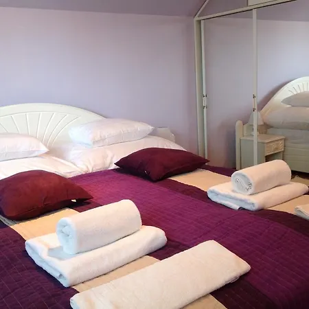 Attila Apartmanhaz Gæstehus 3*