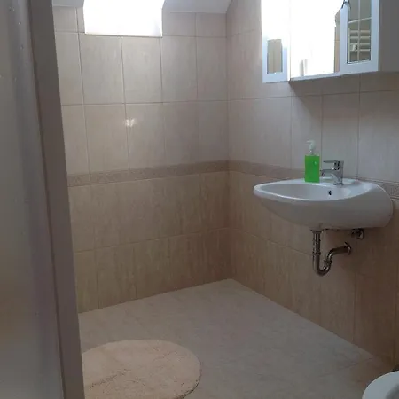 Attila Apartmanhaz Gæstehus 3*