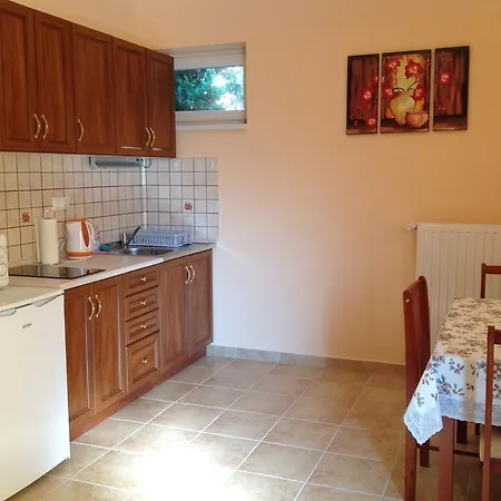 Attila Apartmanhaz Gæstehus 3*