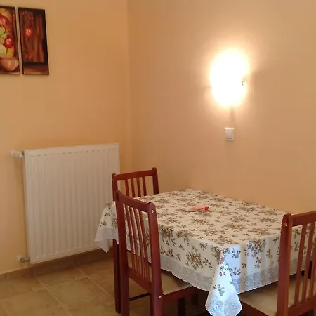 Πανσιόν Attila Apartmanhaz 3*