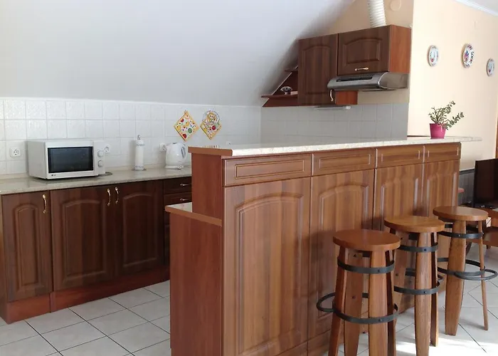 Attila Apartmanhaz בית הארחה 3*