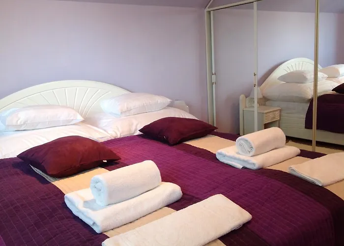 Attila Apartmanhaz בית הארחה 3*