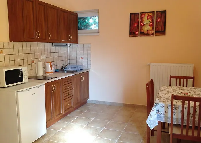 Attila Apartmanhaz ゲストハウス 3*